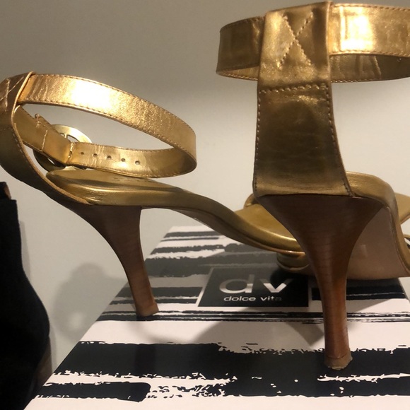 Bruno Valenti Metallic Gold Leather Sandals - Picture 6 of 7